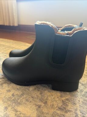 Chooka Women’s Black Faux-Fur Lined Ankle Boots- Rain and Snow Boots